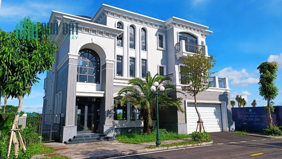 Biệt thự khép kín mặt biển Tp Hạ Long, trực diện vịnh, bãi tắm riêng, đất ở lâu dài, đã hiện hữu.
