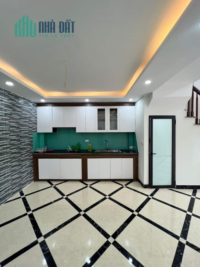 HOT BỎNG TAY. NHÀ MẶT PHỐ HOÀNG MAI MÀ CHƯA ĐẾN 100TR/M2
DIỆN TÍCH 73M2, 5 TẦNG GIÁ CHỈ CÓ 7 TỶ.
