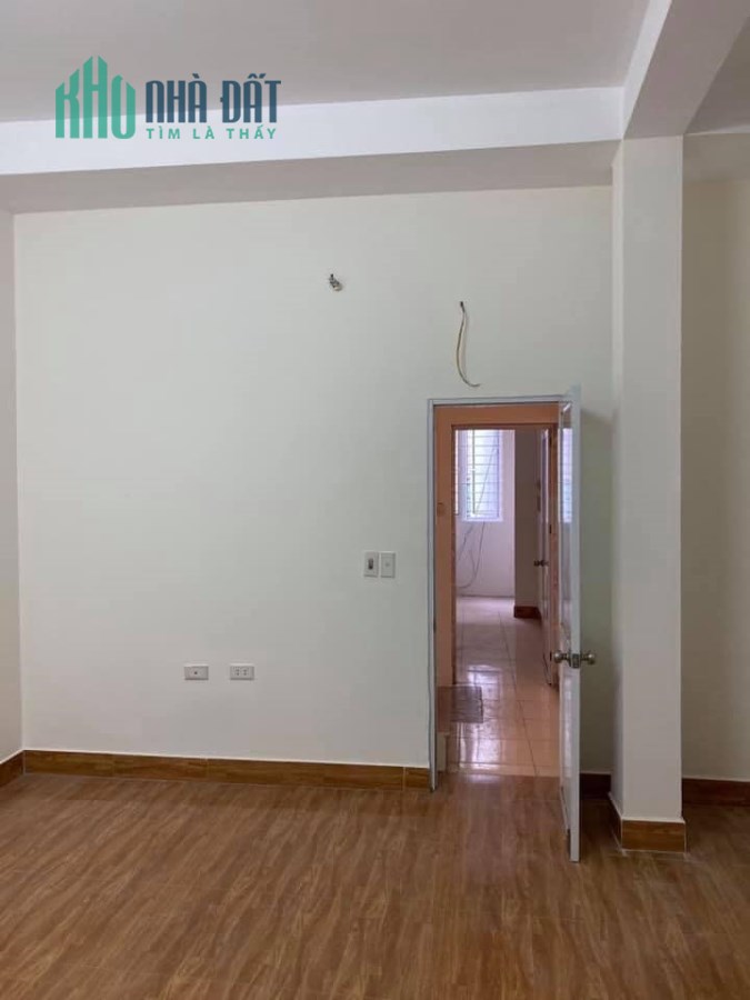 Chỉ 1,85 Tỷ Sở Hữu Nhà Riêng 3 Tầng Nguyễn Văn Cừ.  Ngõ 2.5m