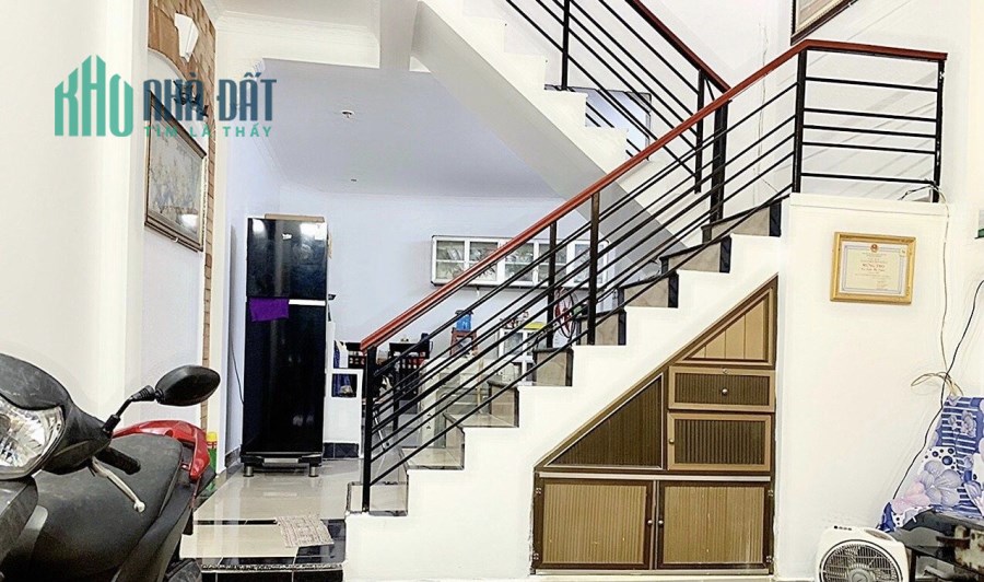 Nhà / Đỗ Xuân Hợp, 4x10m, 2 Tầng BTCT , Nhà Đẹp ở Ngay, Nhỉnh 3 tỷ