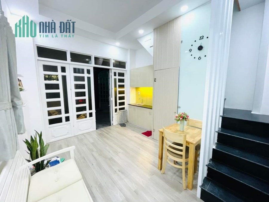 Chủ NGỘP hạ giá bán GẤP nhà Tân Sơn Nhì Tân Phú 18m2  HXH thông 3 tầng chỉ 2ty370: