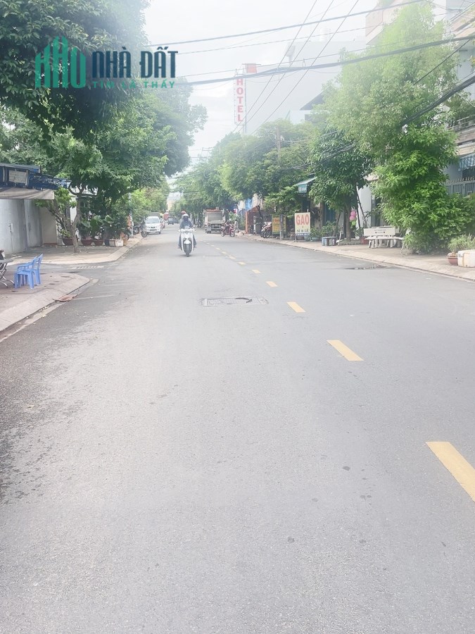 Bán nhà mặt tiền Trần Quang Cơ - Tân Phú. DT 4.2 x 25, 2 tầng, 3PN giá 11 tỷ.