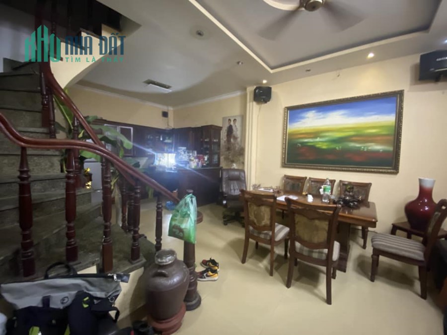 Bán Nhà Phố Tuệ Tĩnh  .Q.Hai Bà Trưng .DT 38m2 x MT 6m .OTO đậu cửa  .Sân vườn để xe