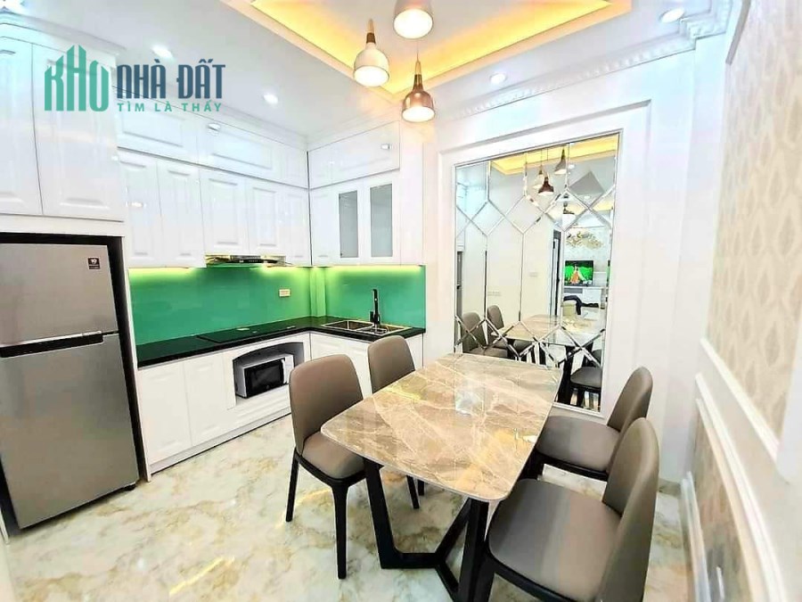 Bán Nhà Phố MAI HẮC ĐẾ  .Q.Hai Bà Trưng .DT 40m2 x MT 6m .OTO đậu cửa  .Sân vườn để xe