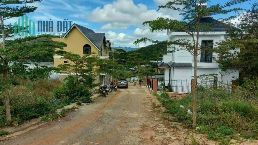 Hạ giá bán nhanh lô đất dt 210m2 trong khu biệt thự Măng Lin, Phường 7 Đà Lạt giá chỉ có 4,7 tỷ