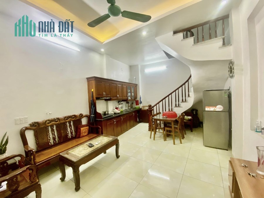 THƯỢNG THANH - LONG BIÊN. NHÀ ĐẸP Ở NGAY, NGÕ THOÁNG RỘNG, OTO GẦN NHÀ. NHỈNH 2 TỶ