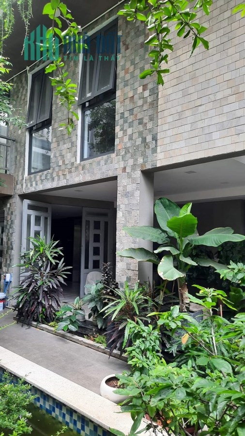 BIỆT THỰ VĂN PHÒNG CTY NGANG 12 X 15 
6 TẤM có 130 triệu m Huỳnh Tấn Phát Q7