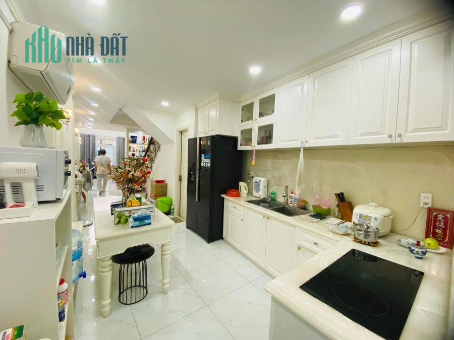 Rất Hiếm!!Nhà Đẹp HXH NKKN Q3 60m2 5 Tầng Giá Hơn 9 Tỷ