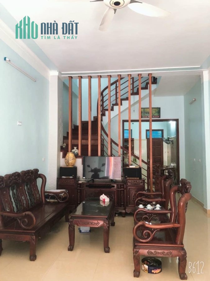 Chính chủ do muốn chuyển đổi chỗ ở nên cần bán nhà 3 tầng 1 tum thuộc tổ 1 phường Trần Hưng đạo.