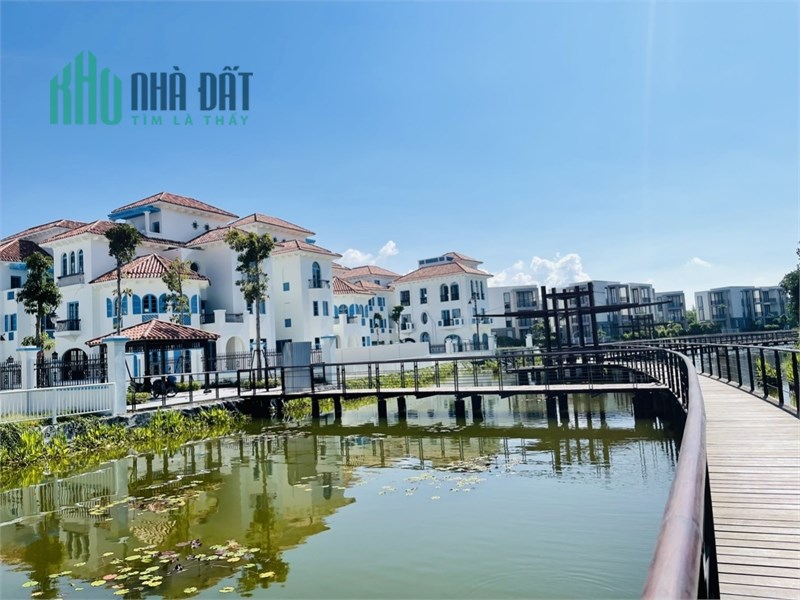 ông chú sang nươc ngoài định cư cần bán nhanh 3 căn biệt thự mặt biển đẹp nhất dự án