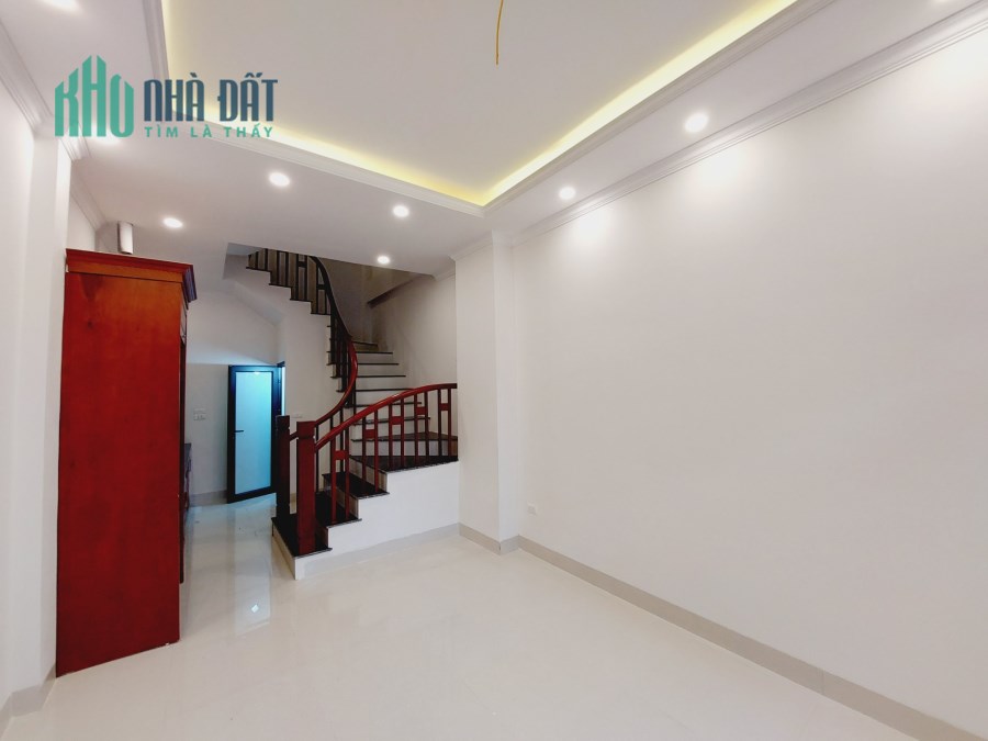 NHÀ MỚI KENG CÒN THƠM MÙI SƠN, PHÚC LỢI, LONG BIÊN. 5TẦNG 31M2 MT3.5 GIÁ CHỈ 3 TỶ
