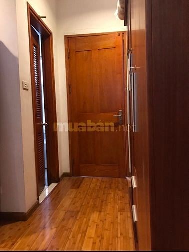 Cho thuê biệt thự đẹp nhất phố Đào Tấn, DT 200m2 (90m2 x 3 tầng), MT 11m, giá 30 triêu