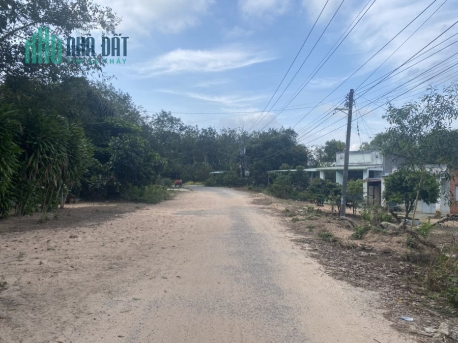 Cần ra lô đất thuộc TT Dầu Tiếng, Bình Dương, có 80TC, 280M2, định cư, kinh doanh đều tốt.