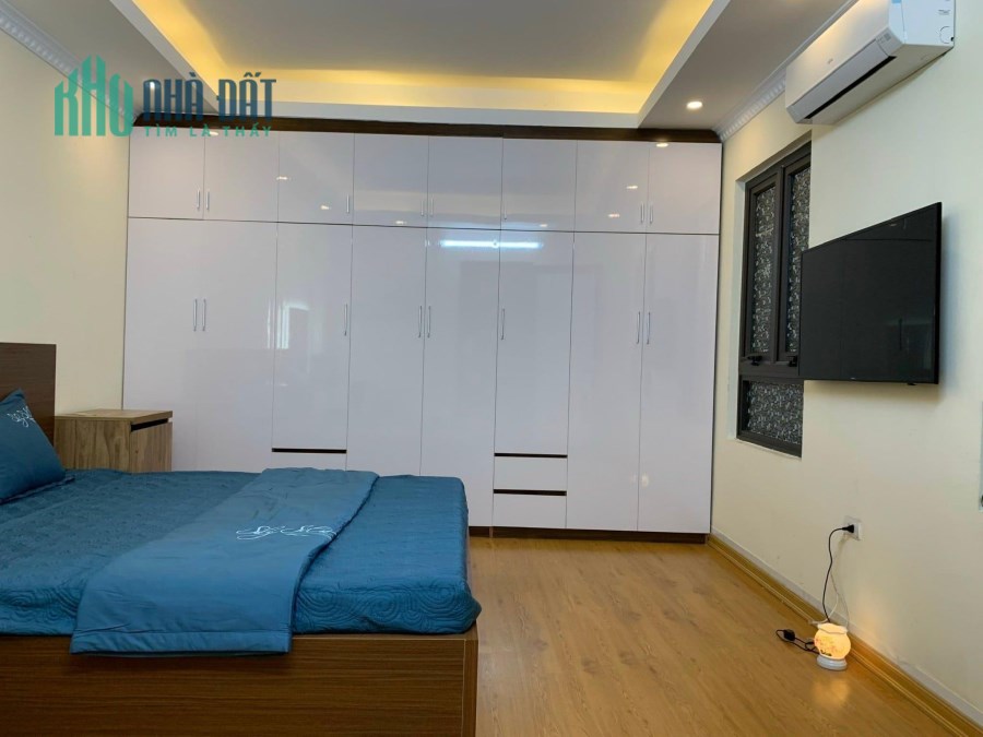 Bán nhà phố Việt Hưng, ngõ ô tô đỗ, diện tích 42 m2, giá chỉ 3.6 tỷ