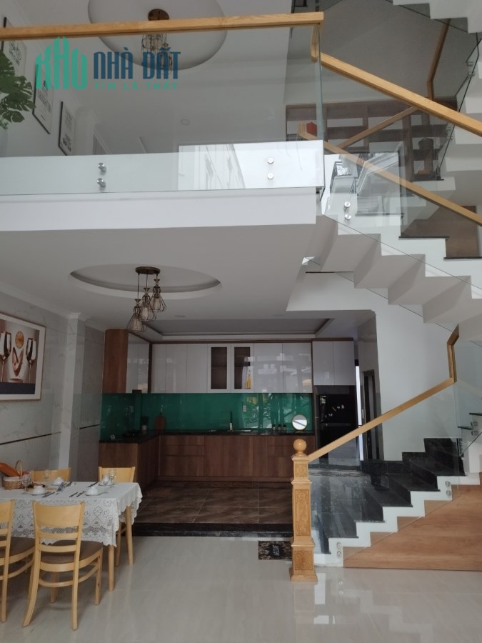 Chủ gửi bán căn nhà phố Quận 12 diện tích 75m2, sổ hồng sẵn có. Thương lượng giảm 200tr cho khách