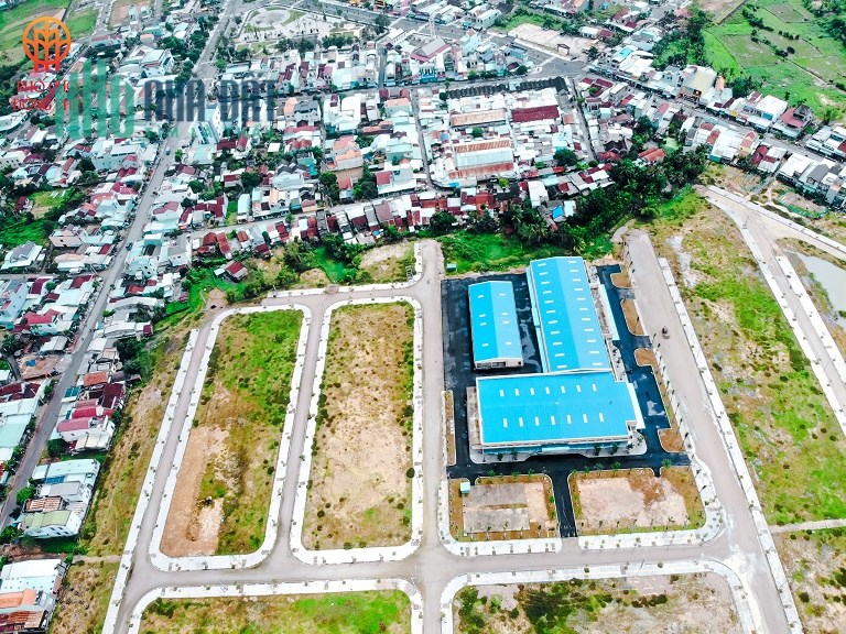 Hiện tại em đang có vài lô 108m2 -172m2 ngay cổng vào dự án sát cạnh công viên xung quanh khu phố