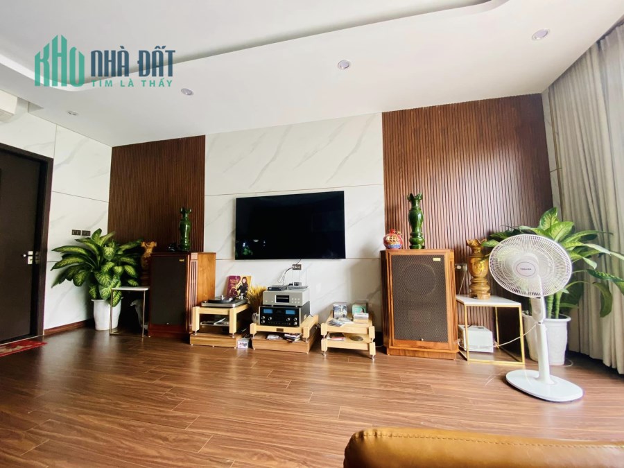 NGUYỄN PHONG SẮC CẦU GIẤY, HÀNG XÓM TRƯỜNG ĐẢNG, BMW ĐỖ CỬA, NHÀ ĐẸP LONG LANH, NHỈNH 7 TỶ