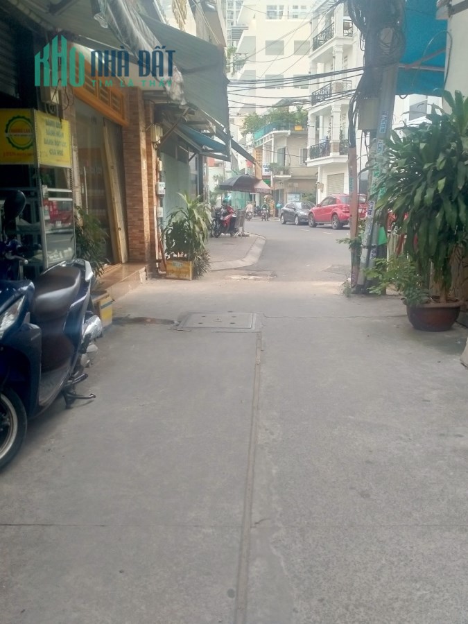Cho thuê nhà nguyên căn 1 trệt 1 lửng 1lầu 1 sân thượng tại Phường Tân Định, Quận 1