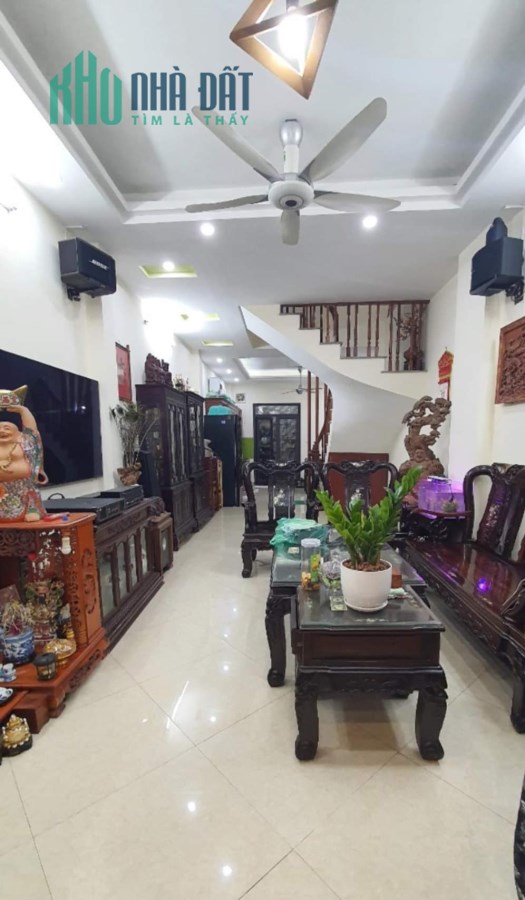 Bán nhà dân xây  ngõ 58 Nguyễn Khánh Toàn, Cầu Giấy 70m giá 6.2 tỷ