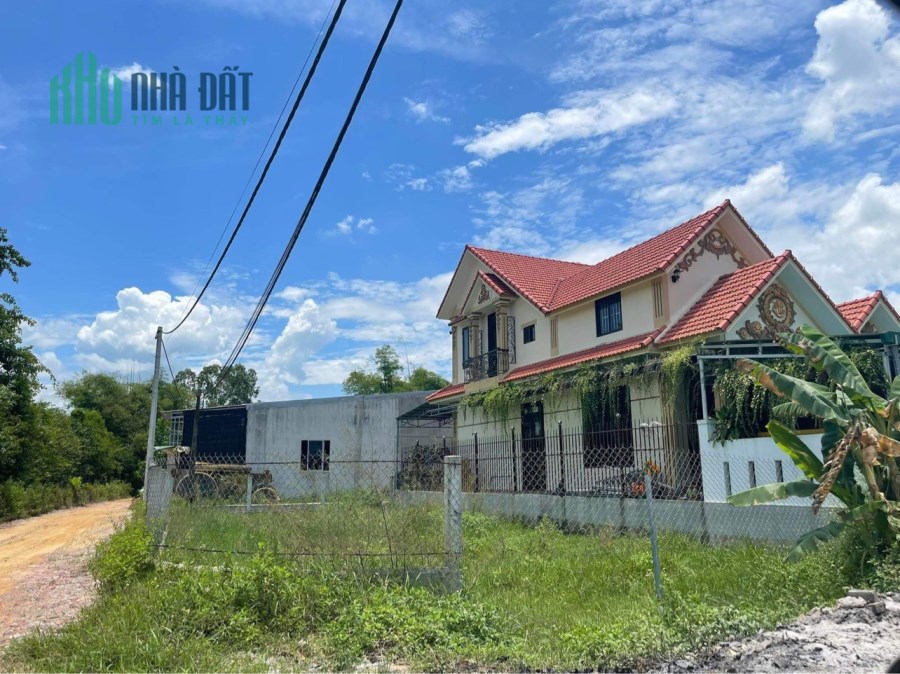 CẦN BÁN GẤP LÔ ĐẤT Vị Trí Siêu Đẹp Tại Thừa Thiên Huế