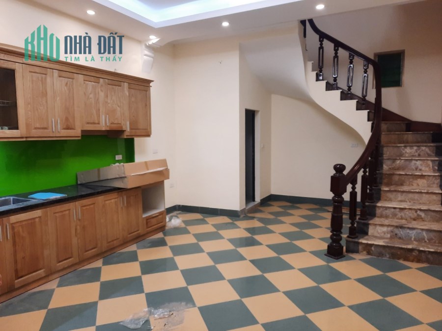 Bán nhà50m2x5tầng phố Hoa Bằng-Cầu Giấy,hướng đẹp, ô góc,KD dong tiền giá 4tỷ6