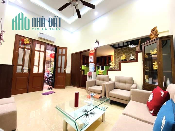 Nhích 4 tỷ. 45m2*6T. MT4,5m. 5m ra Mặt Phố. Bán phố Cổ Nhuế, Phạm Văn Đồng. OTO đổ cửa