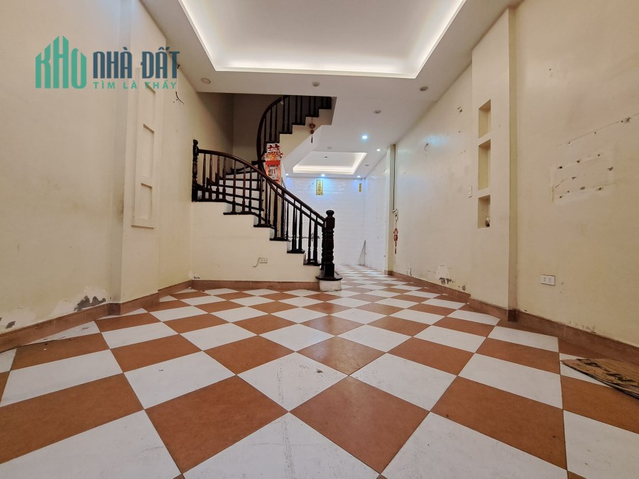 THÁI HÀ-PHÂN LÔ Ô TÔ ĐỖ CỔNG-5T 6PN-46M 7TY4