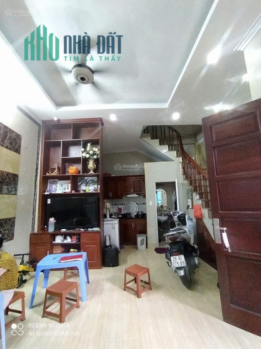Bán nhà Giải Phóng Hoàng Mai đi bộ 3 phút đến bến xe Nước Ngầm , 5 tầng