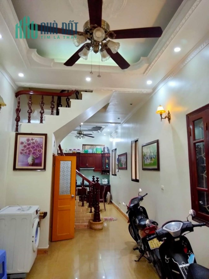 Cần BÁN NHÀ bạch mai, 31m2, 5 tầng, 3 ngủ, giá 2.65 tỷ, lô góc, nhà dân xây chắc chắn.