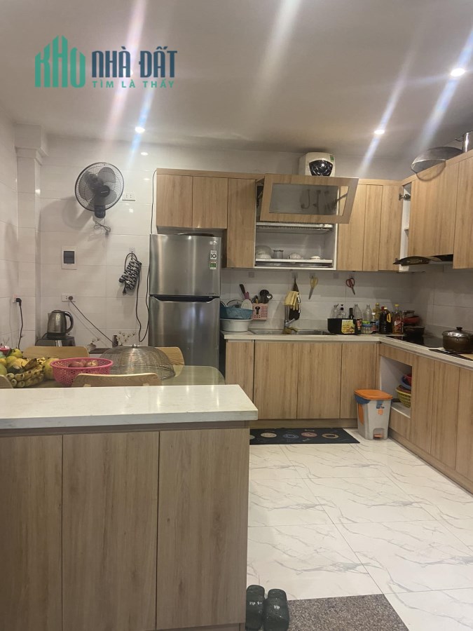 Bán nhà phố Chính Kinh 38mx4T ngõ nông gần ô tô hàng xóm Royal City ngay Ngã Tư Sở giao thông thuận