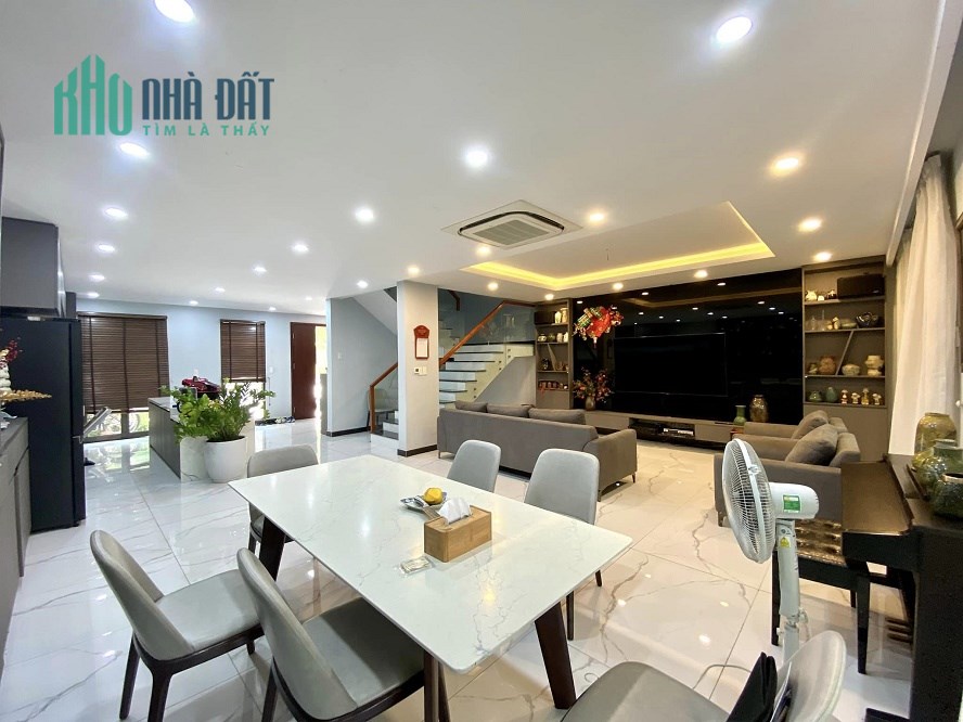 SIÊU PHẨM MẶT TIỀN NGUYỄN VĂN CỪ QUẬN 1, 7 TẦNG THANG MÁY, NGANG 6M, 96M2 GIÁ 55 TỶ.