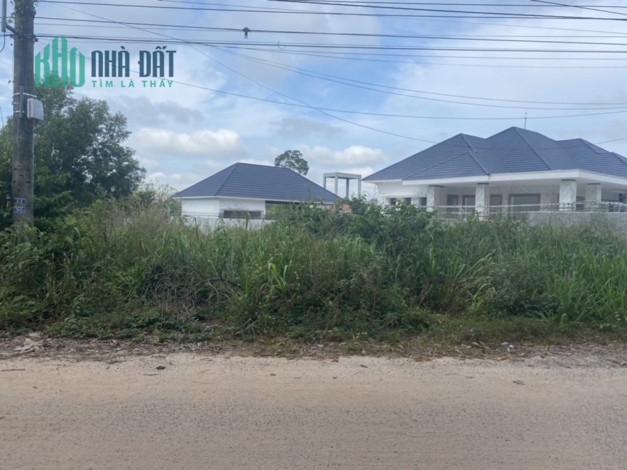 Cần kím nhà đầu tư mới cho lô đất 280M2 – 80TC, SHR, thích hợp kinh doanh, buôn bán.