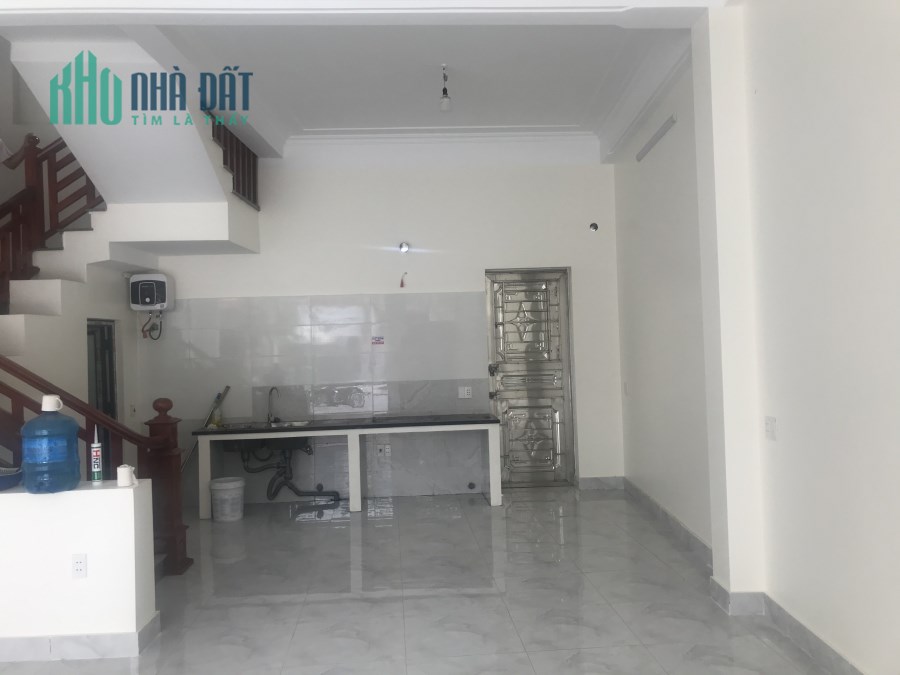 Cho thuê mặt bằng kinh doanh trục chính lãm làng, vân dương. Công nhân đông đúc.