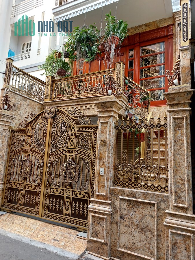 Bán nhà mặt phố Lê Trọng Tấn, gần 200m2, măt tiền rộng 61 tỷ