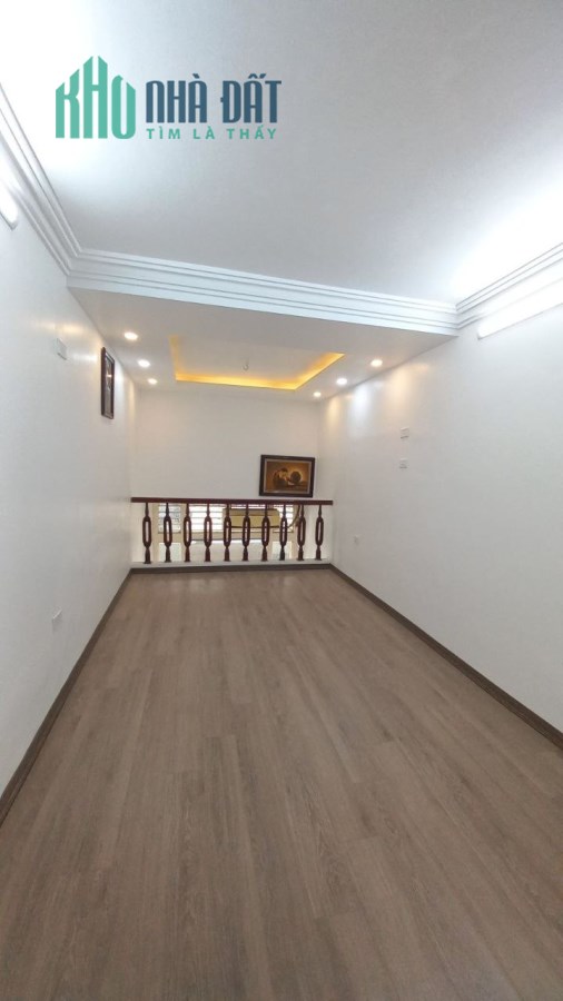 Bán nhà Đê La Thành Ở LUÔN 40m2 x 4T, nhỉnh 3 tỷ