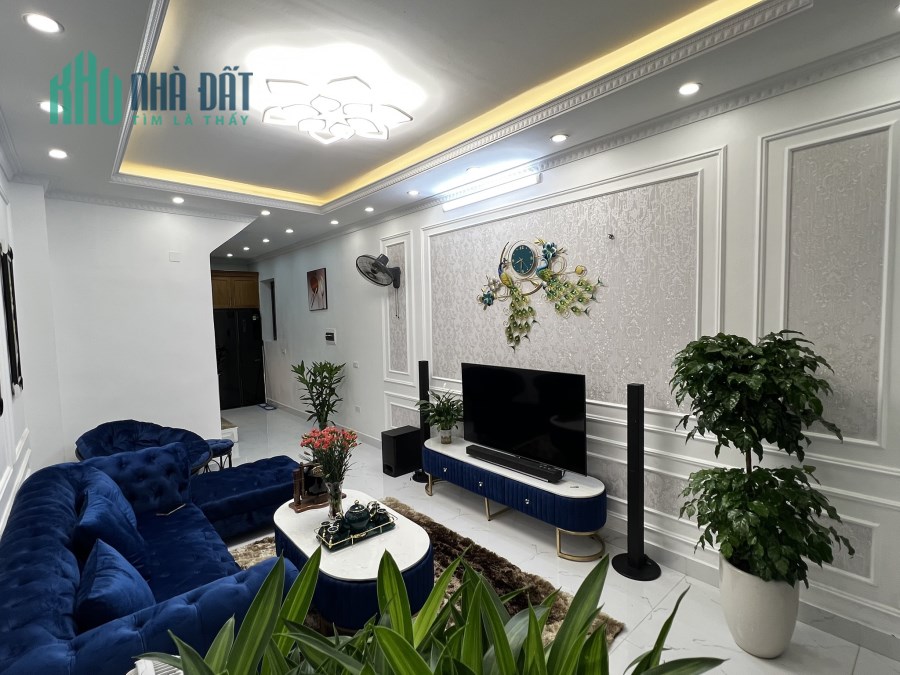 Cần bán nhà Phố NGUYỄN ĐÌNH CHIỂU, oto đỗ cửa, 40m2,5 tầng,  giá 6.4 tỷ, vỉa hè, kinh doanh tốt.