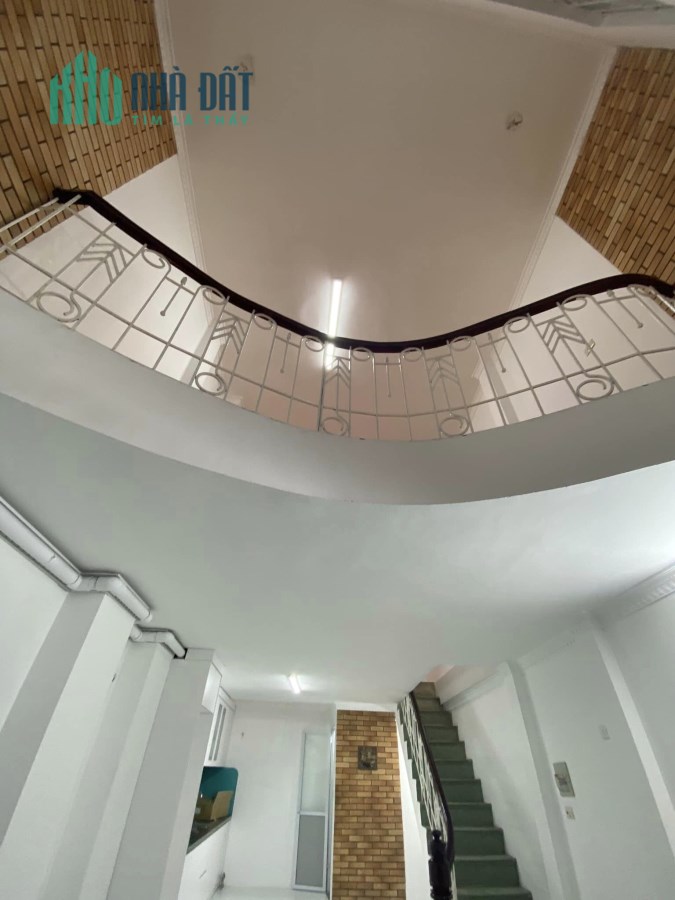 XÃ ĐÀN CÁCH Ô TÔ 10M. 40M X 5 TÀNG NHÀ ĐẸP Ở LUÔN. GIÁ 5 TỶ.