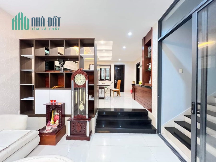 # Bán biệt thự Him Lam Q7 NGANG  10 x 20 m Đúc 3 tấm có 119 triệu m
 tiện ở hoặc mở cty