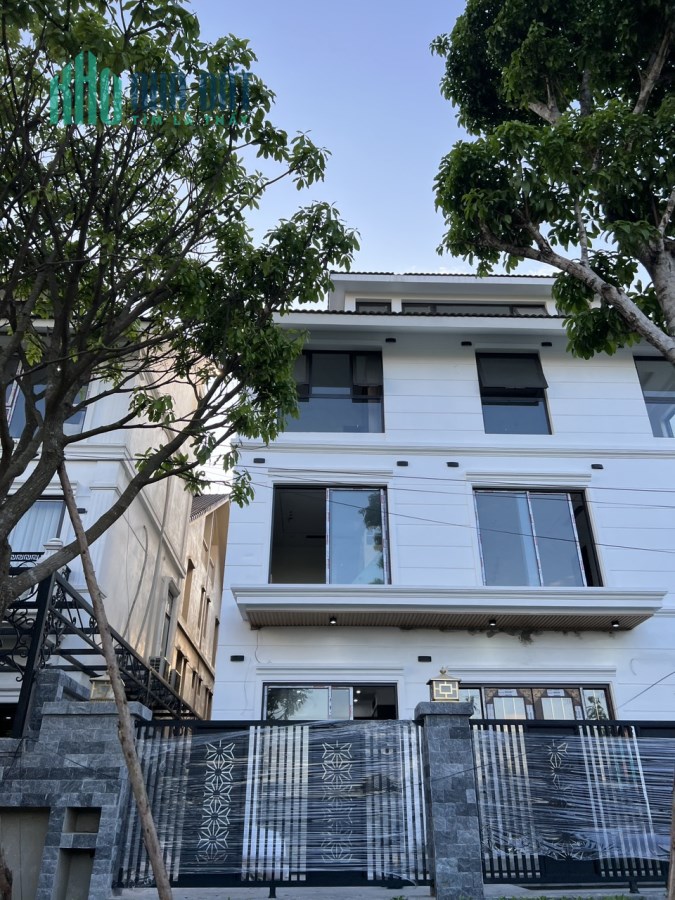 Tiền nhiều quá không có chỗ cất chính chủ cần bán rẻ căn liền kề Khu đô thị Hinode Royal Park- Hoài