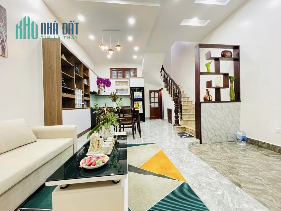 BÁN NHÀ MẶT NGÕ THÔNG - KD - Ô TÔ VÀO NHÀ HOÀNG NGÂN Q.TX 39m MT 6.5m Gía 5.4 tỷ