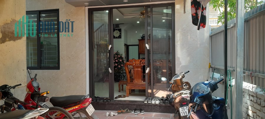 Bán GẤP nhà Hồng Tiến, Bồ Đề, Thoáng xung quanh, Đủ Nội thất, Nhà DÂN XÂY 52m2 x 5 tầng..