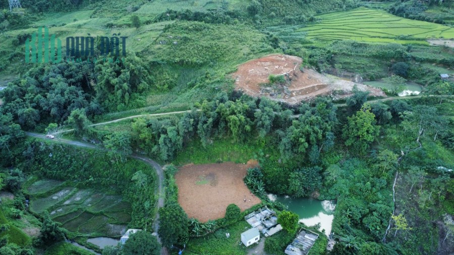 Bán 1ha 400m thổ cư còn lại là đất vườn giá chỉ 1,7 tỷ sẵn ao, bám suối, view parorama, xe 45 chỗ