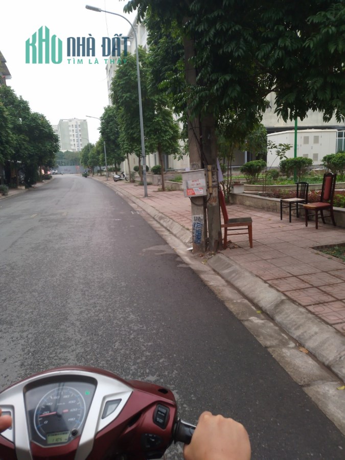 Bán đất Lý Sơn dt 38m2 ô tô 4 chỗ đỗ giá 2.65 tỷ