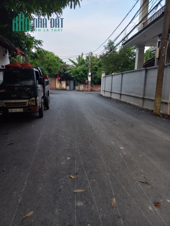 chỉ nhỉnh 1 tỷ . có ngay 82m full thổ cư , cách trung tâm thị trấn SS chỉ 1km .đường rộng hơn 4m