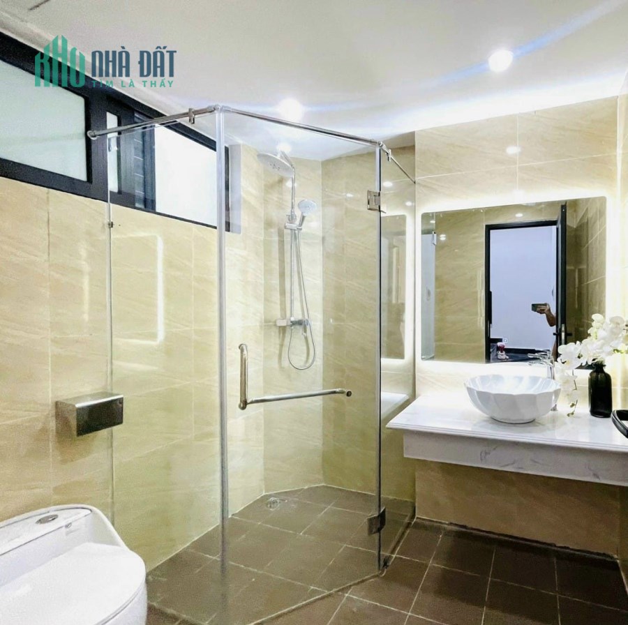 Căn hộ siêu đẹp thiết kế riêng theo phong cách Neo Classsic sang trọng- vị trí đắc địa.
Địa chỉ