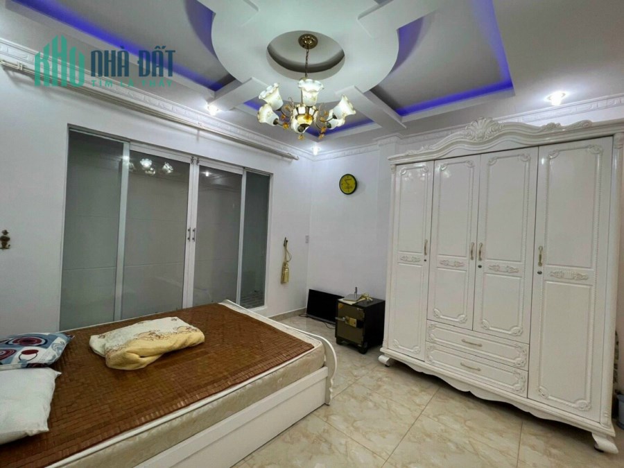 Bán Nhà Mặt Tiền Võ Thành Trang, Vip Tân Bình, 70m2, 3 Tầng Mới, Chỉ 11.2 Tỷ TL.