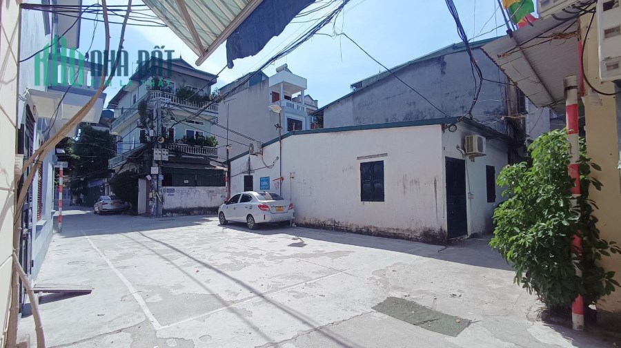 Siêu Hiếm - Bán  Đất Ngọc Thụy  ,Phân Lô quân đội, ngõ thông, ô tô đỗ  5m  , Dt 34m2 . Mt 5.1m  Chỉ