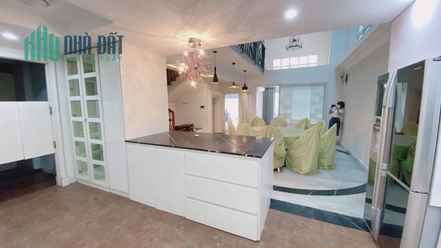 BÁN BIỆT THỰ CỬA BẮC BA ĐINH Cách phố 20 m DT 170 m2 5 tầng Mt 8,5 m Giá 45 tỷ lh Huyền 77