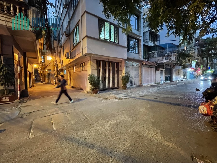 Bán nhà 5 tầng ngõ 40 Tạ Quang Bửu DT 54,5m2. Mt 4m. Nhà lô góc. Ô tô đỗ cửa