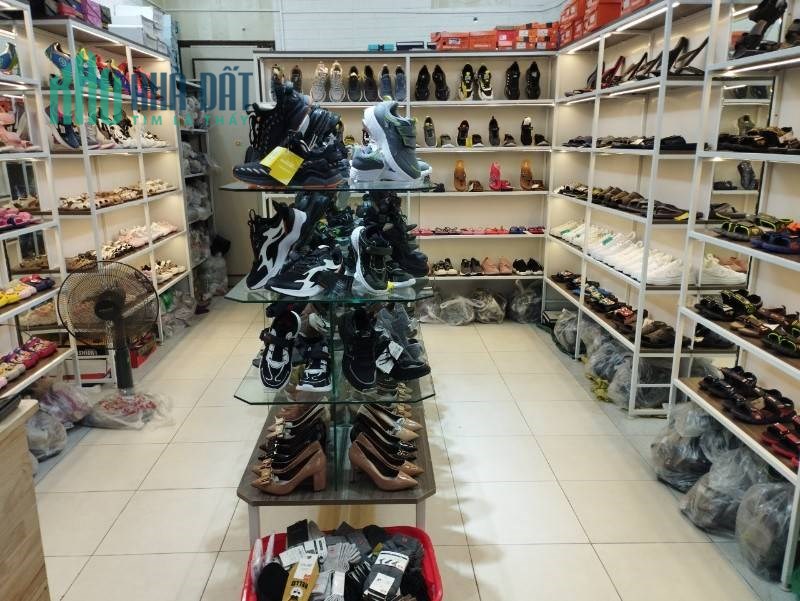 Cần sang nhượng cửa hàng giày dép 447 Đội cấn, đại lý Bitis.